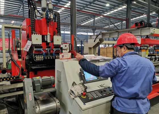 4000 - 8000mm 길이 자동차 경사선 평면판 1200KN 명목 힘 CNC 펀칭 생산 라인