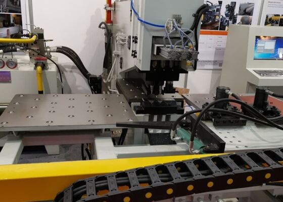 전송 타워를 위한 드릴링 스핀들 Cnc 판 펀칭기의 180mm 치기