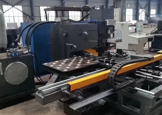 전송 타워를 위한 드릴링 스핀들 Cnc 판 펀칭기의 180mm 치기
