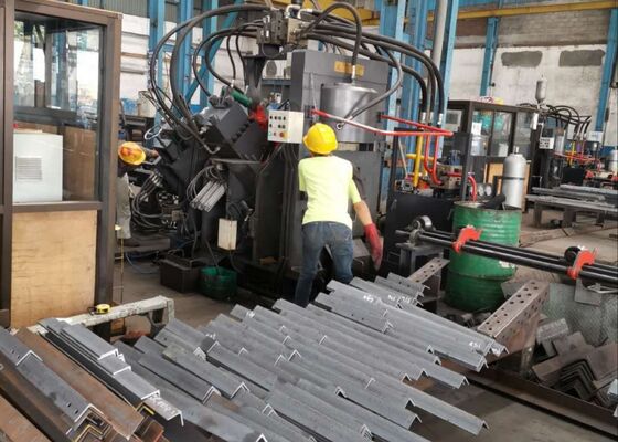 모델 JNC2020 자동화 된 CNC 각 펀칭 절단 기계 가파른 철강 생산